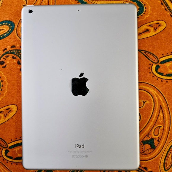 iPad Air (WiFi) 64GB 9.7” Excellent Cond, Tested, Apple Smart Cover incl. - Picture 3 of 14